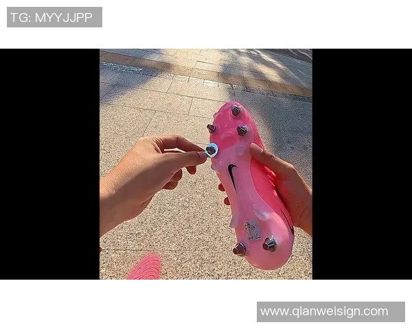 球星是否都穿钢钉足球鞋不同选择背后的原因和影响分析